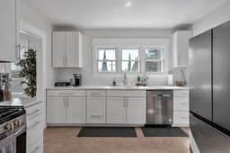 Bay-Area Escape w/ Driveway Parking – Sleeps 8 - Image 5