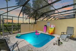 Family stay w/ pools & game room - Image 4