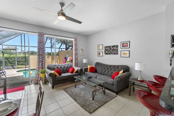 Family stay w/ pools & game room - Image 2